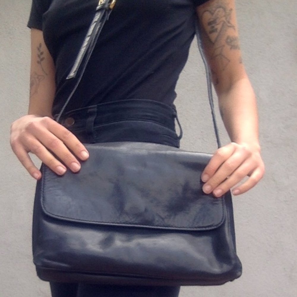 Vintage 90's Authentic Leather Purse - Picture 3 of 8
